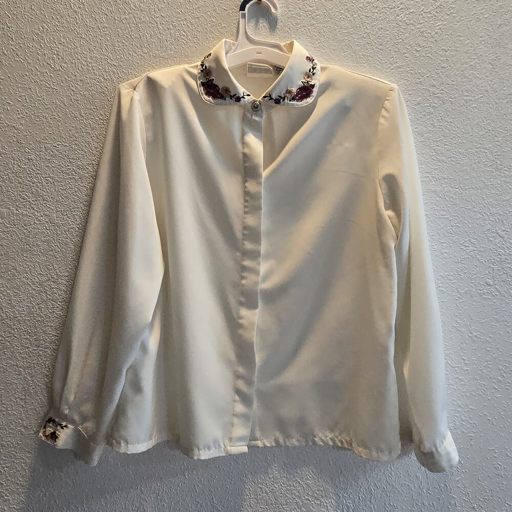 Vintage Koret 8 Petite Embroidered Collar White Floral Button Down Grandmacore‎